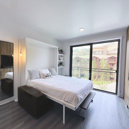 Slope Side Studio In The Heart Of Canyons Village With Heated Pool & Hot Tub! Park City Exteriör bild