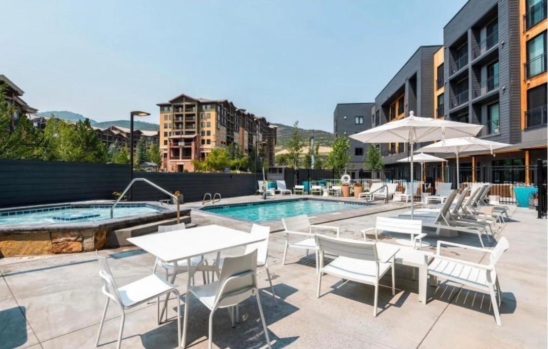 Slope Side Studio In The Heart Of Canyons Village With Heated Pool & Hot Tub! Park City Exteriör bild